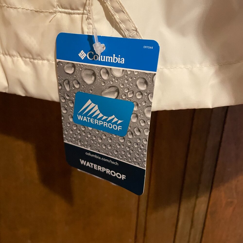FIRM. COLUMBIA Women's Switchback Jacket. Packable HOODED Waterproof Raincoat - Picture 4 of 14